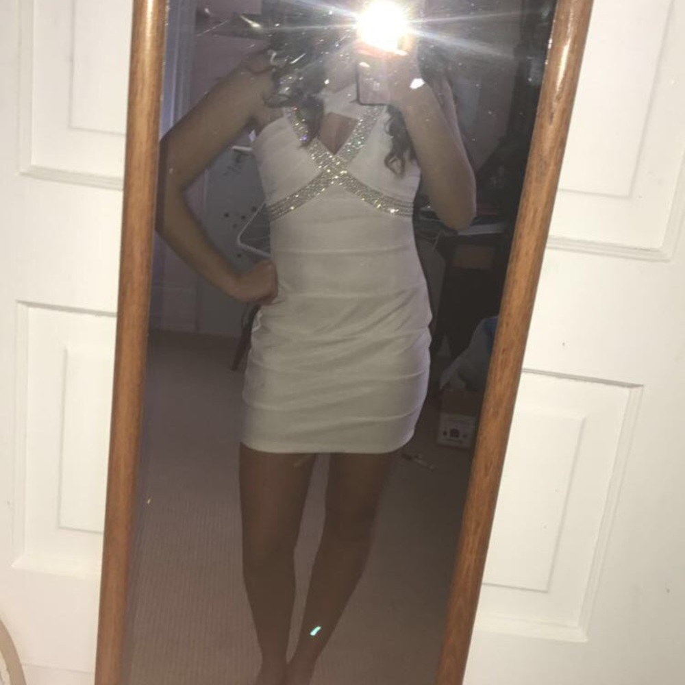 Stunning white mini dress - Picture 7 of 8